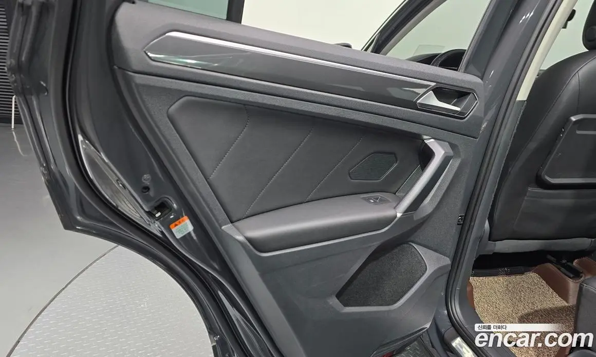 Volkswagen Tiguan 2018 2.0 автомат (гидро), фото 14