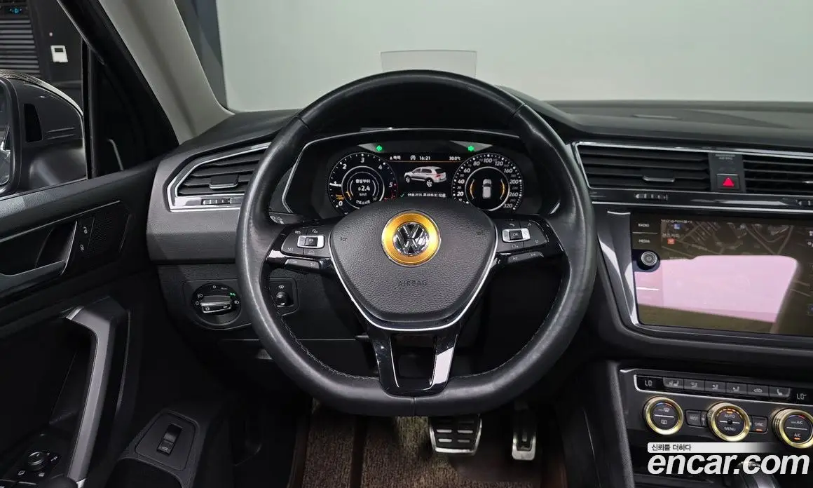 Volkswagen Tiguan 2018 2.0 автомат (гидро), фото 17