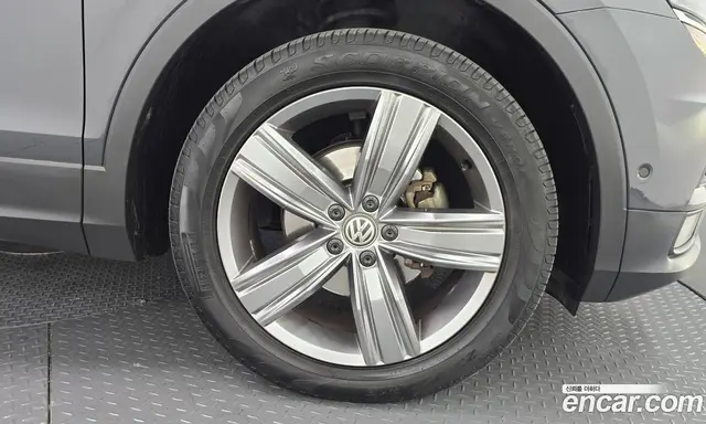 Volkswagen Tiguan 2018 2.0 автомат (гидро), миниатюра 4