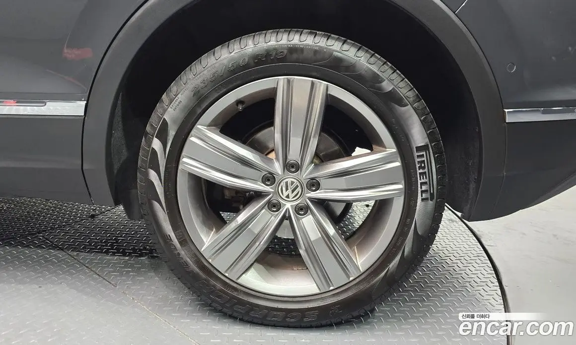 Volkswagen Tiguan 2018 2.0 автомат (гидро), фото 6