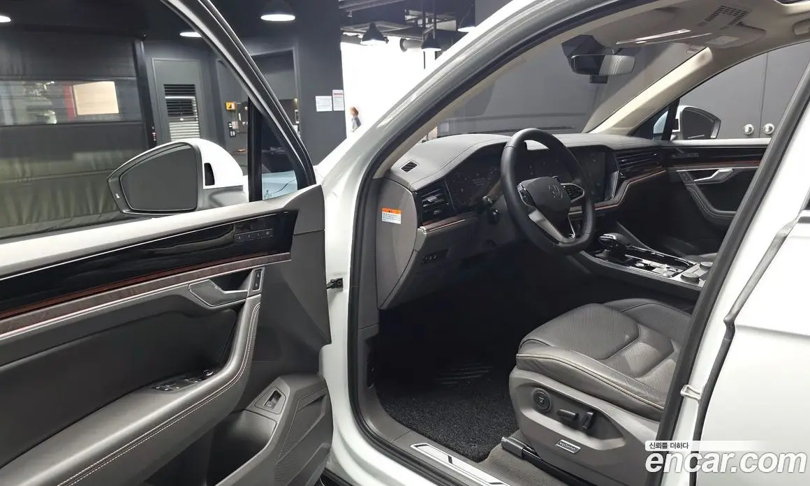 Volkswagen Touareg 2023 3.0 автомат (гидро), фото 13
