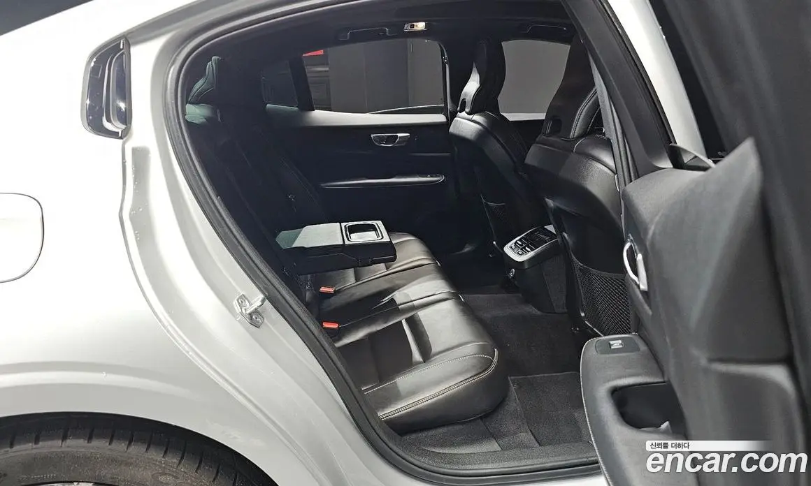 Volvo S60 2022 2.0 автомат (гидро), фото 17