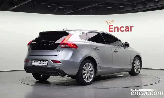 Volvo V40 2016 2.0 автомат (гидро), миниатюра 2