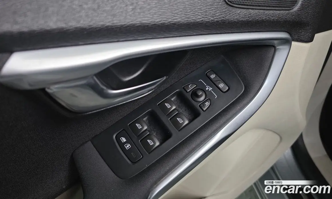 Volvo V40 2016 2.0 автомат (гидро), фото 16