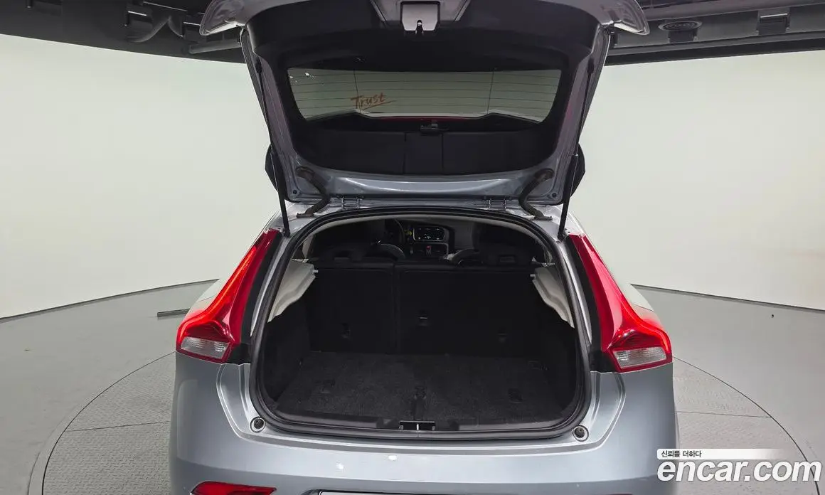 Volvo V40 2016 2.0 автомат (гидро), фото 20