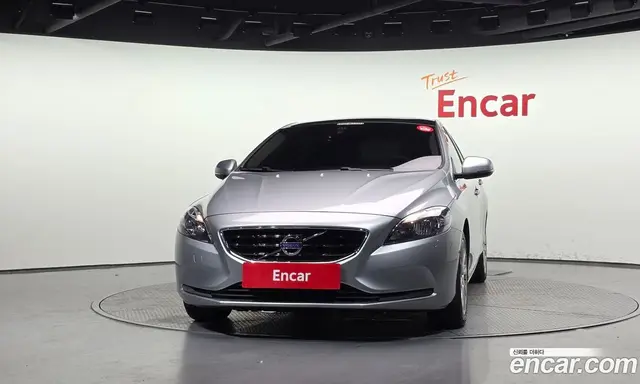 Volvo V40 2016 2.0 автомат (гидро), миниатюра 3