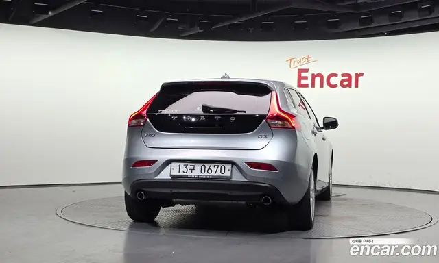 Volvo V40 2016 2.0 автомат (гидро), миниатюра 4