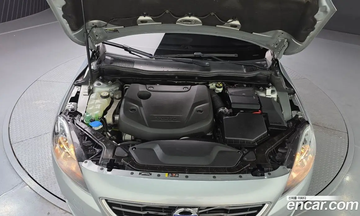 Volvo V40 2016 2.0 автомат (гидро), фото 6