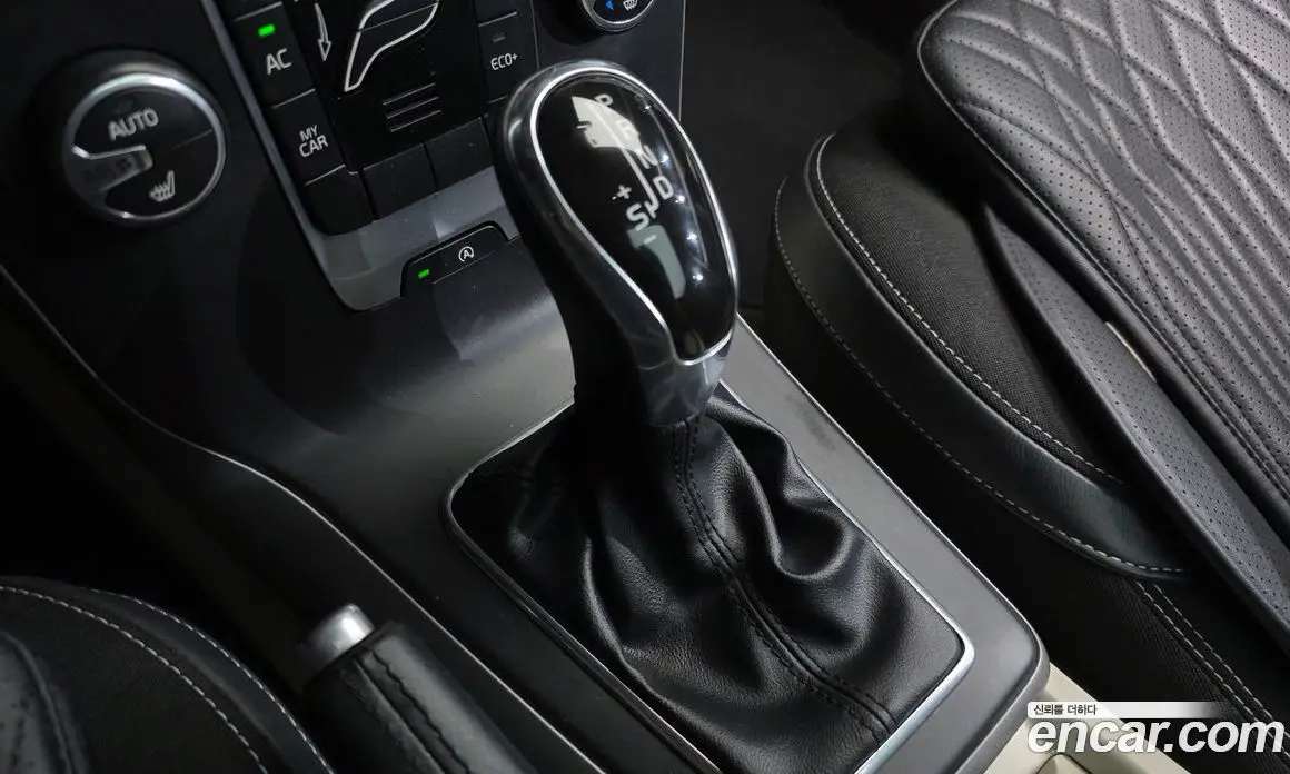 Volvo V40 2016 2.0 автомат (гидро), фото 9