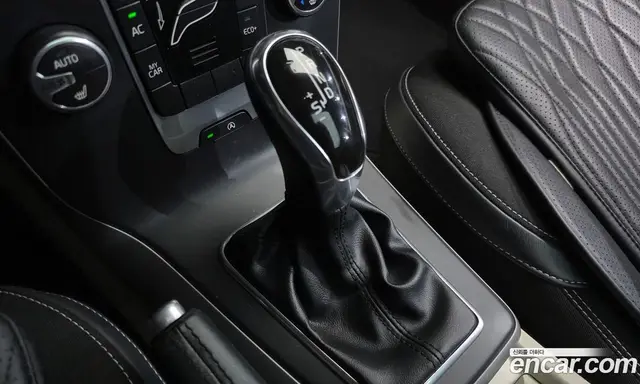 Volvo V40 2016 2.0 автомат (гидро), миниатюра 9