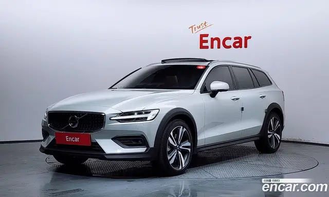 Volvo V60 2020 2.0 автомат (гидро), миниатюра 1