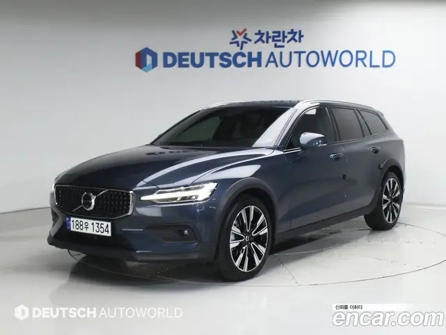 Volvo V60 2024 2.0 автомат (гидро), миниатюра 1