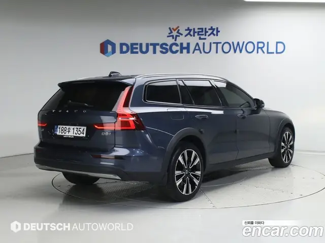 Volvo V60 2024 2.0 автомат (гидро), миниатюра 2