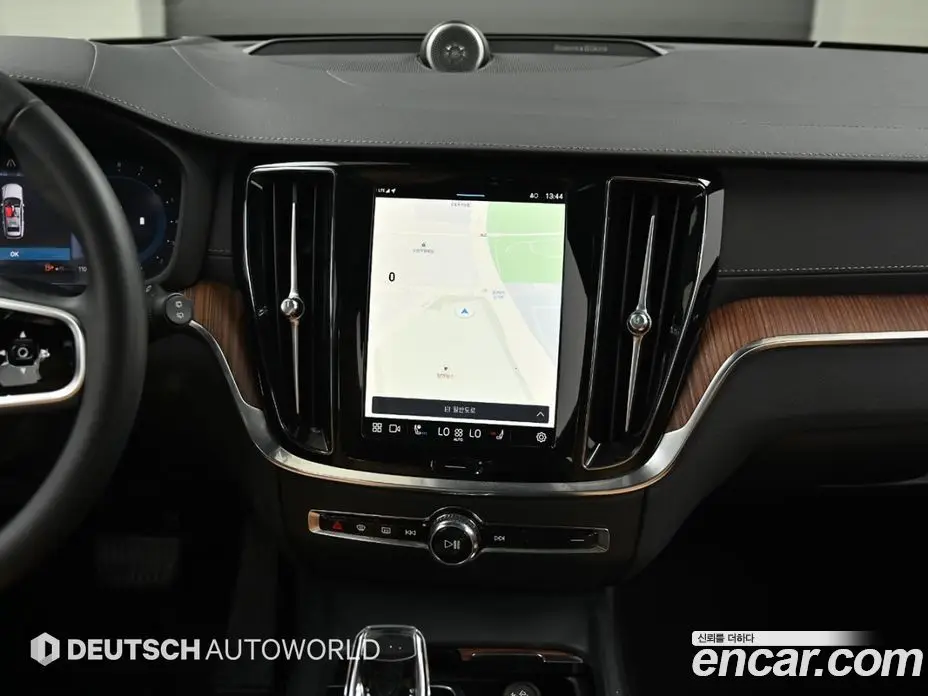 Volvo V60 2024 2.0 автомат (гидро), фото 14