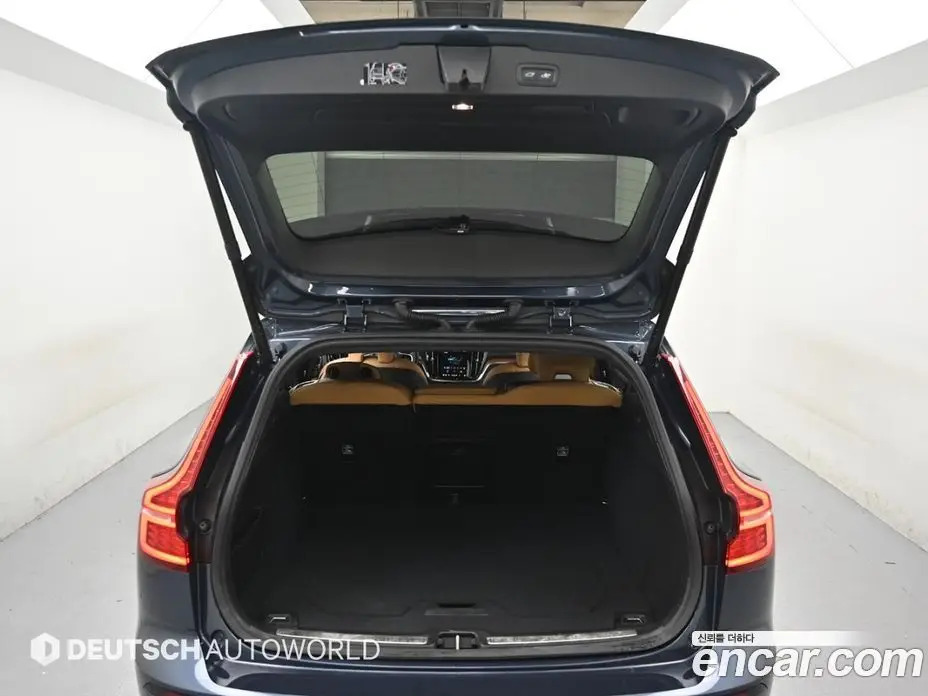 Volvo V60 2024 2.0 автомат (гидро), фото 19