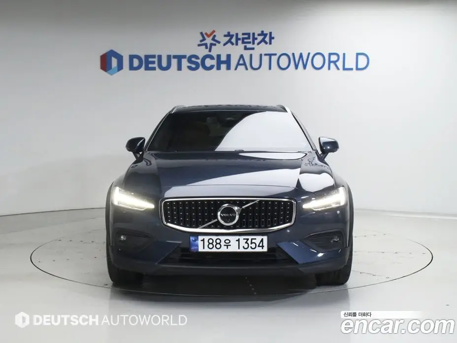 Volvo V60 2024 2.0 автомат (гидро), фото 3