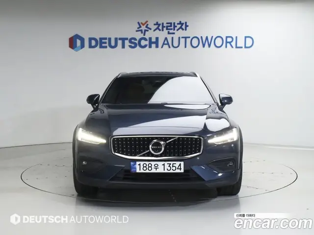 Volvo V60 2024 2.0 автомат (гидро), миниатюра 3