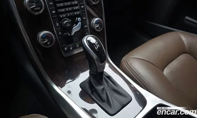 Volvo XC70 2015 2.4 автомат (гидро), миниатюра 9