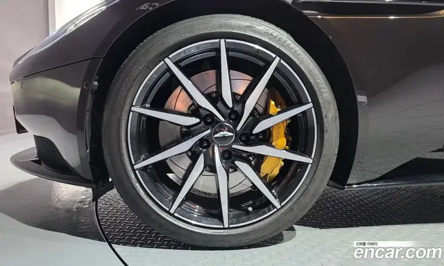 Aston Martin DB11 2020 4.0 автомат (гидро), миниатюра 5