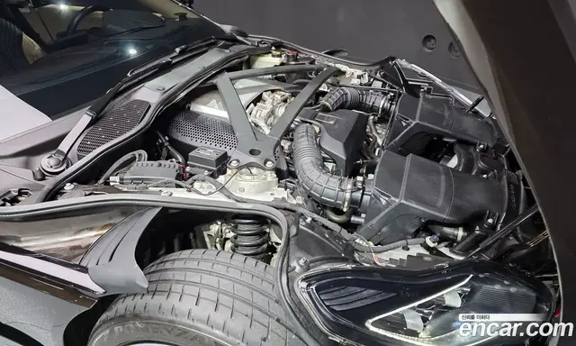 Aston Martin DB11 2020 4.0 автомат (гидро), миниатюра 6