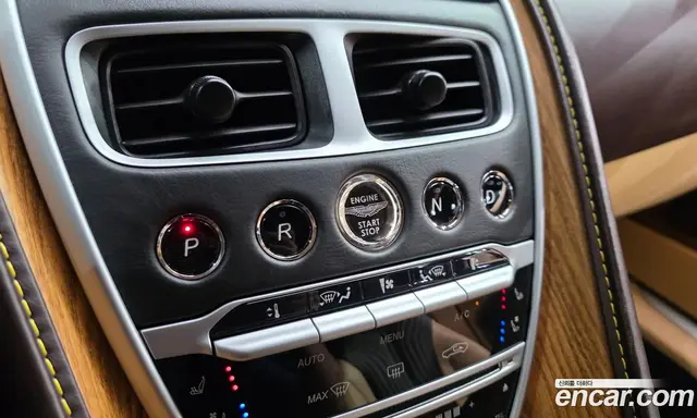 Aston Martin DB11 2020 4.0 автомат (гидро), миниатюра 9