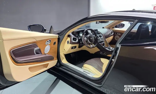 Aston Martin DB11 2020 4.0 автомат (гидро), миниатюра 10