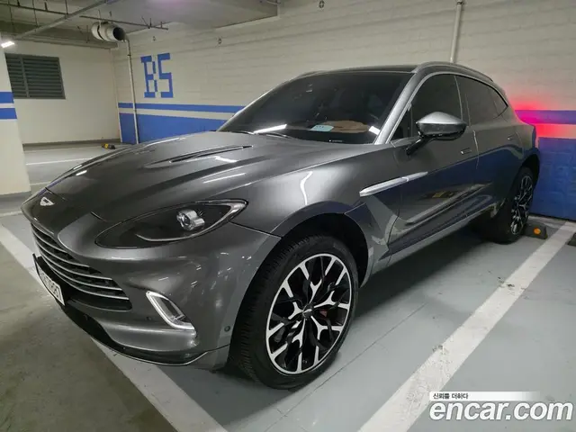 Aston Martin DBX 2021 4.0 автомат (гидро), миниатюра 2