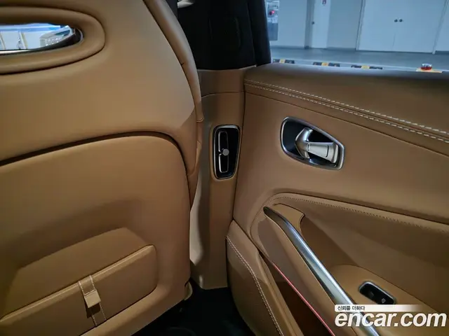 Aston Martin DBX 2021 4.0 автомат (гидро), миниатюра 12