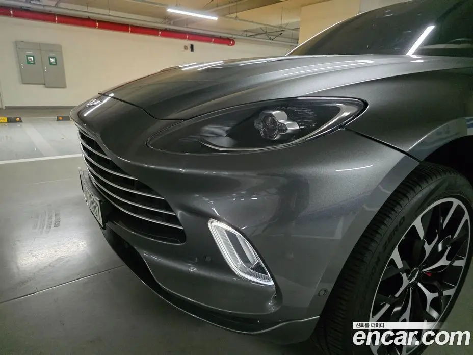 Aston Martin DBX 2021 4.0 автомат (гидро), фото 16