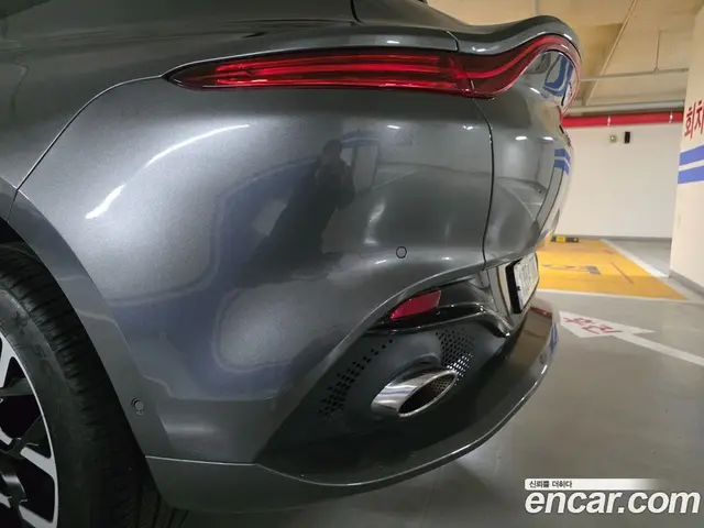 Aston Martin DBX 2021 4.0 автомат (гидро), миниатюра 7