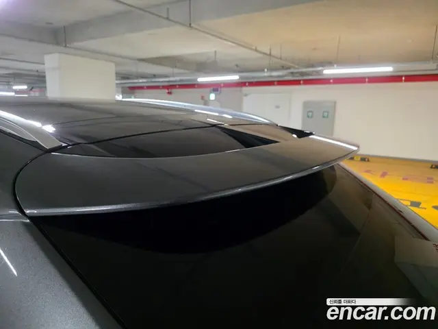 Aston Martin DBX 2021 4.0 автомат (гидро), миниатюра 8