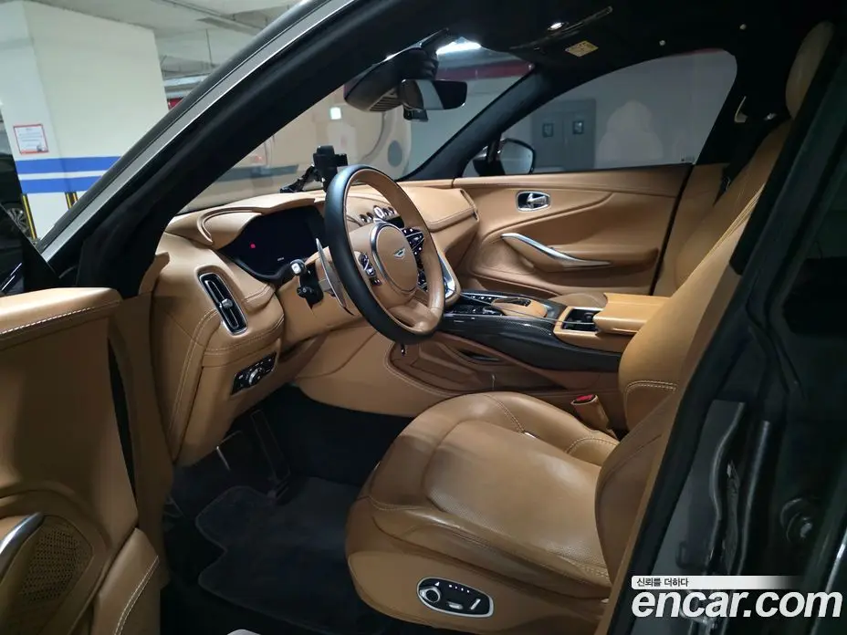 Aston Martin DBX 2021 4.0 автомат (гидро), фото 9