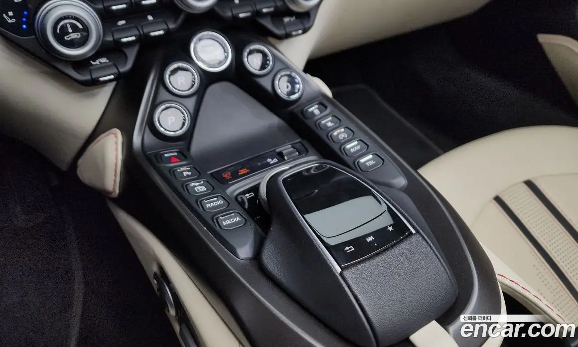 Aston Martin Vantage 2022 4.0 автомат (гидро), фото 18