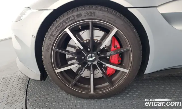 Aston Martin Vantage 2022 4.0 автомат (гидро), миниатюра 5