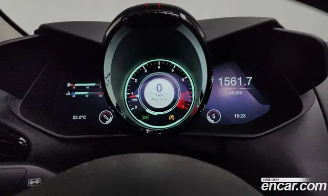 Aston Martin Vantage 2022 4.0 автомат (гидро), миниатюра 8