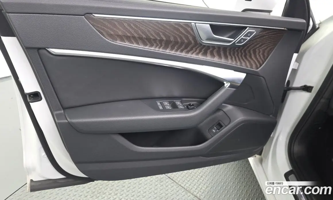 Audi A6 2021 2.0 автомат (гидро), фото 14