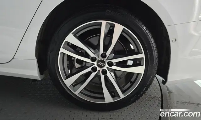 Audi A6 2023 2.0 автомат (гидро), миниатюра 7