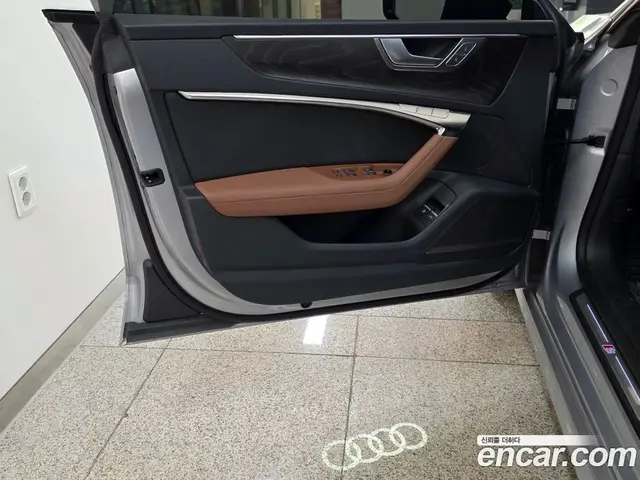 Audi A7 2023 2.0 автомат (гидро), миниатюра 11