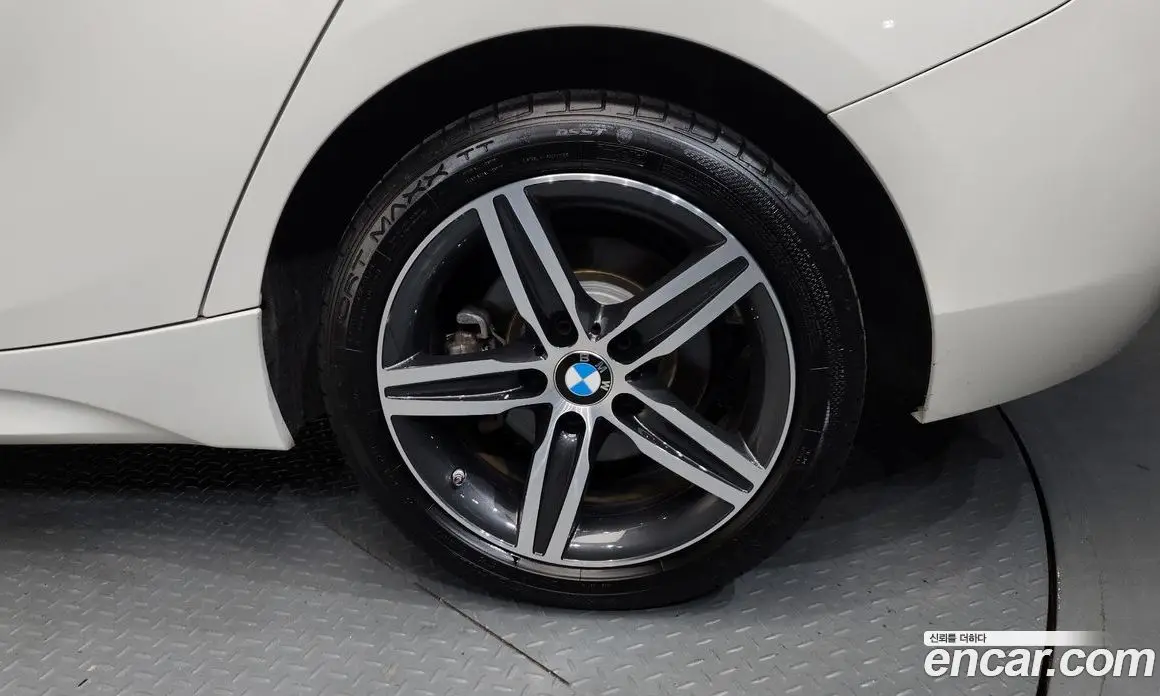 BMW 1 серия 2017 2.0 автомат (гидро), фото 6