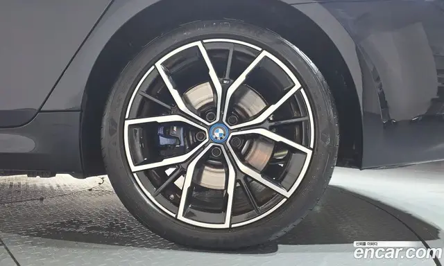 BMW 5 серия 2023 2.0 автомат (гидро), миниатюра 7