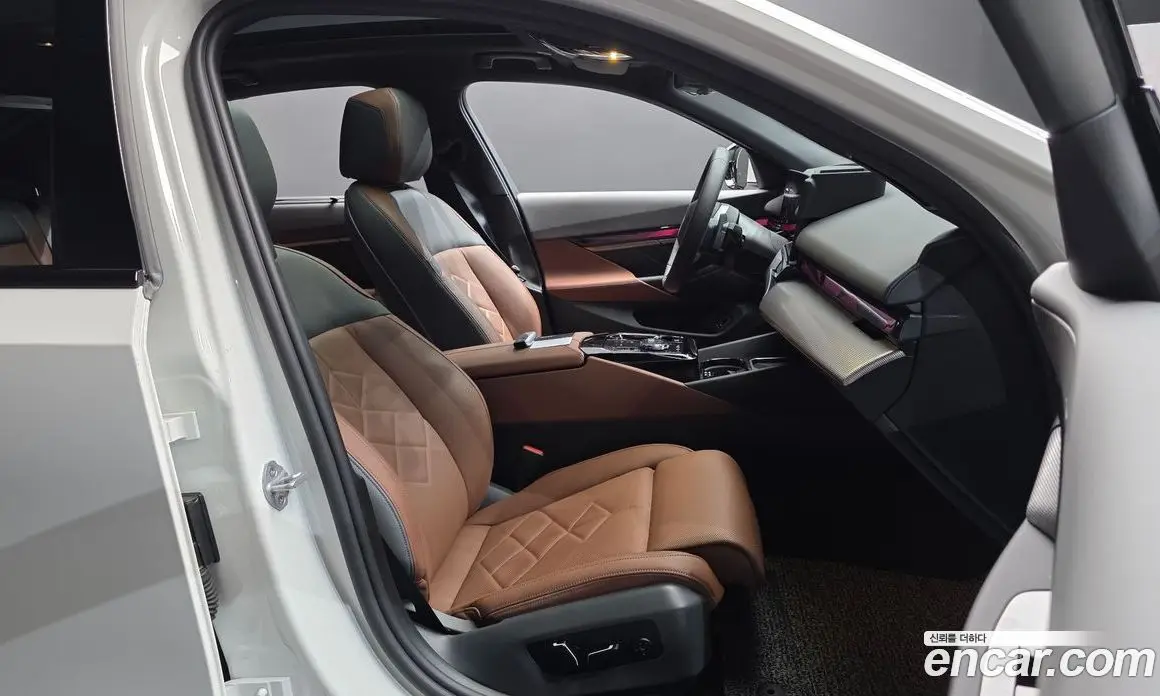 BMW 5 серия 2025 2.0 автомат (гидро), фото 16