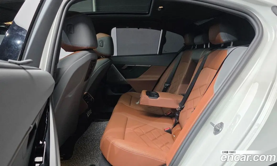 BMW 5 серия 2025 2.0 автомат (гидро), фото 18