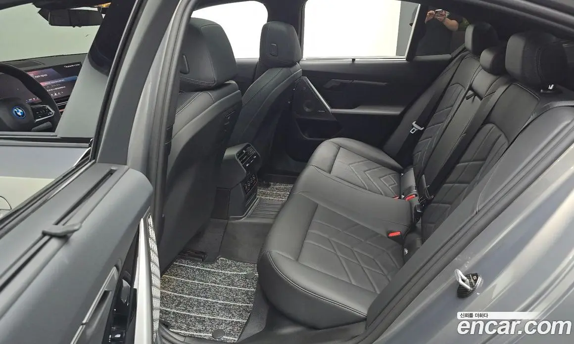 BMW i5 2025 0.2 автомат (гидро), фото 12