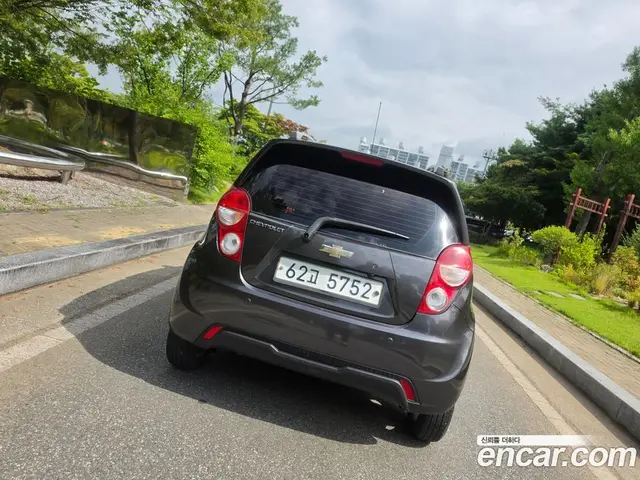 Chevrolet Spark 2012 1.0 автомат (гидро), миниатюра 2
