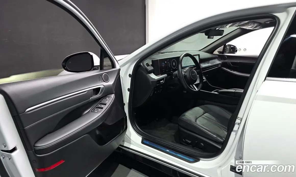 Hyundai Sonata 2023 2.0 автомат (гидро), фото 13