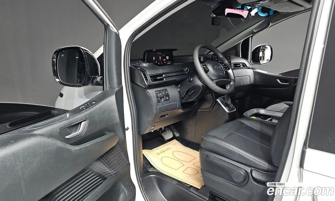 Hyundai Staria 2023 2.2 автомат (гидро), фото 13