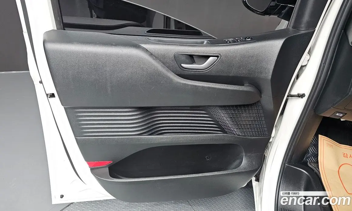 Hyundai Staria 2023 2.2 автомат (гидро), фото 15