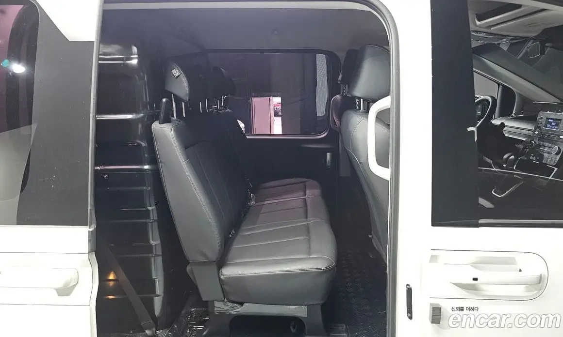 Hyundai Staria 2023 2.2 автомат (гидро), фото 17