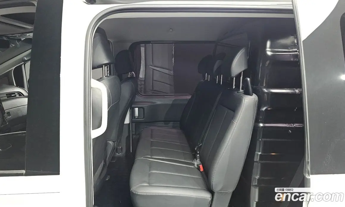 Hyundai Staria 2023 2.2 автомат (гидро), фото 18