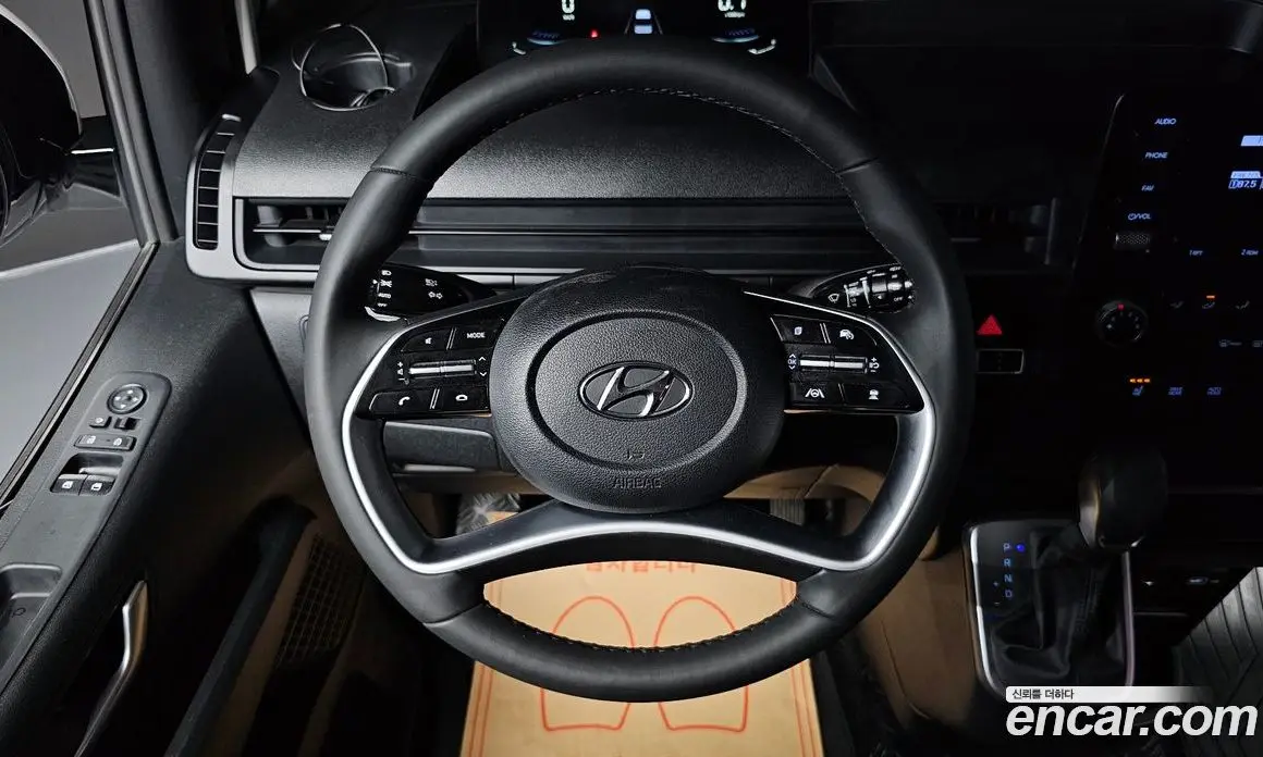 Hyundai Staria 2023 2.2 автомат (гидро), фото 20